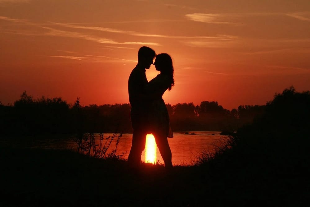 couple-915984_1280